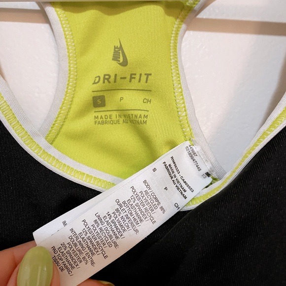 The CUTEST Nike Sports Bra - Picture 4 of 4